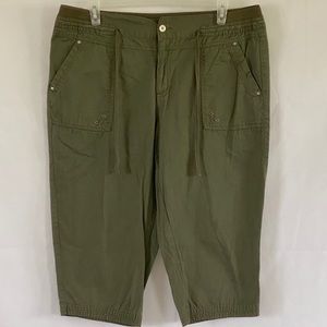 White Stag women Capri size 18 olive green cotton